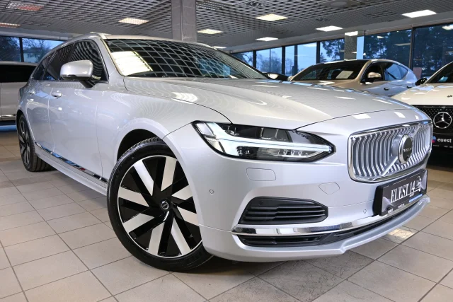 Image of Volvo V90 AWD T6 B&W ULTRA BRIGHT XENIUM INTELLI SAFE PRO 2 293kW