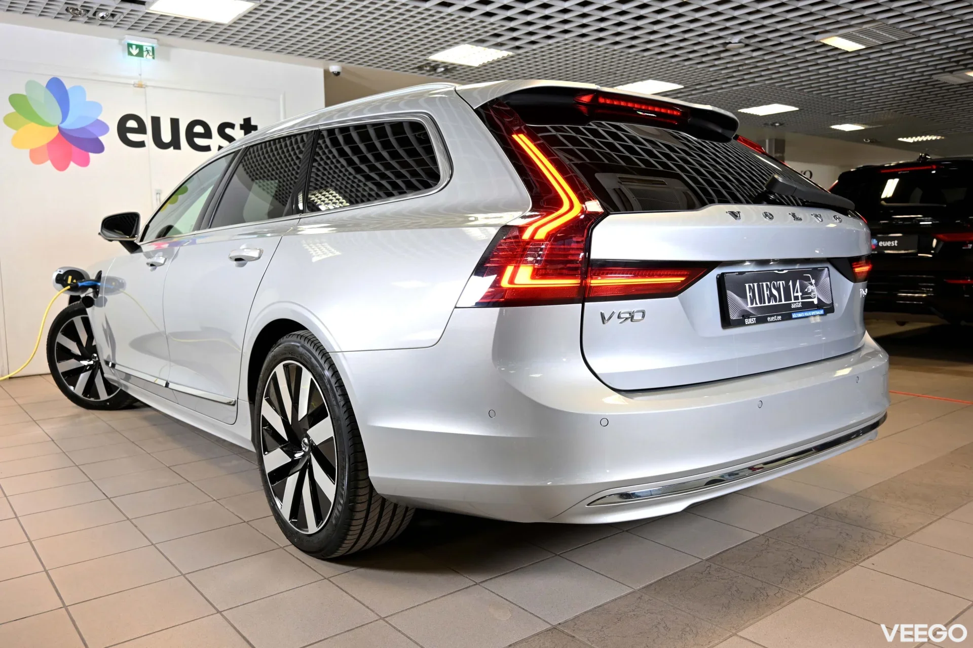 Volvo V90 AWD T6 B&W ULTRA BRIGHT XENIUM INTELLI SAFE PRO 2 293kW