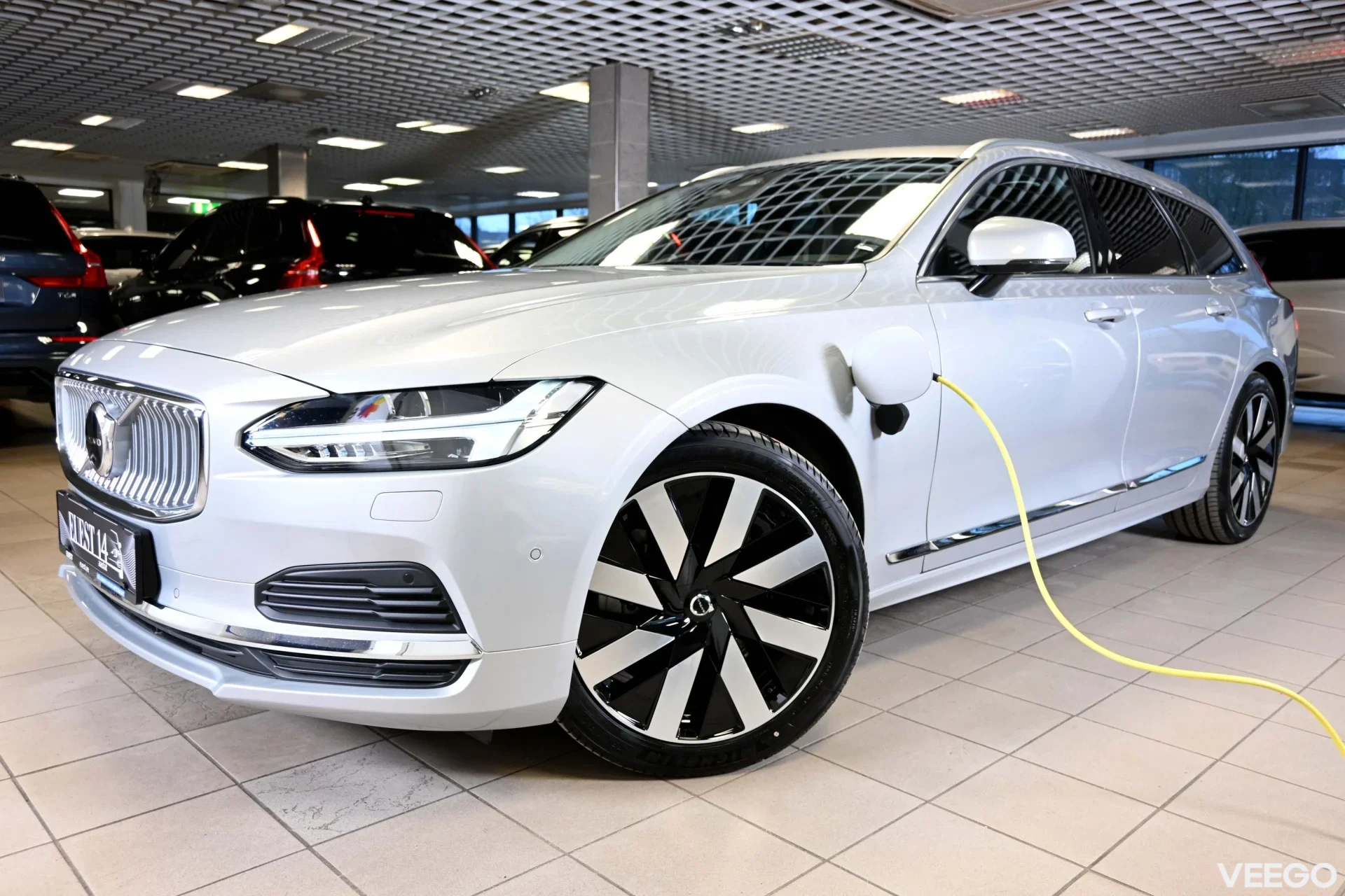 Volvo V90 AWD T6 B&W ULTRA BRIGHT XENIUM INTELLI SAFE PRO 2 293kW