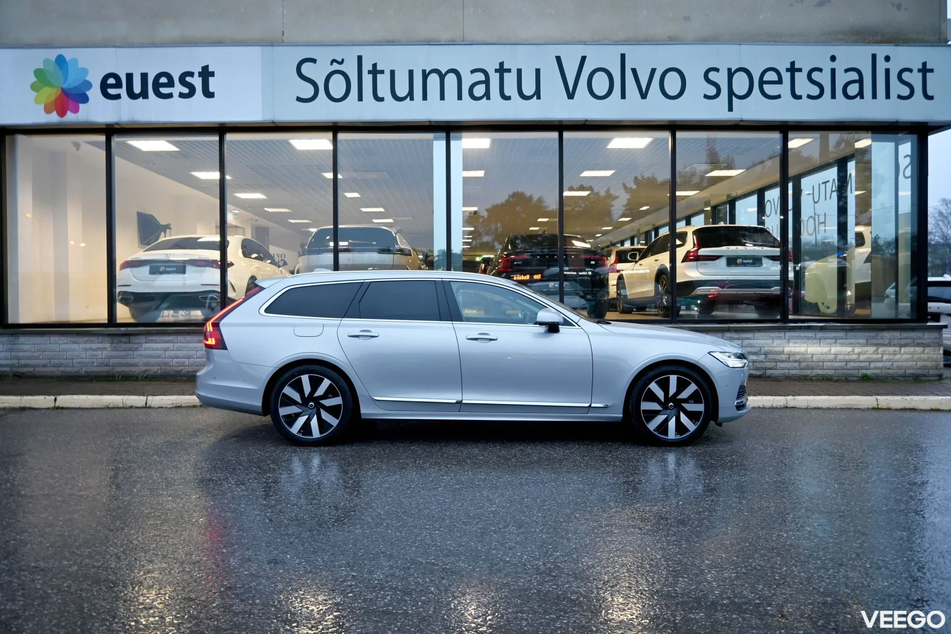Volvo V90 AWD T6 B&W ULTRA BRIGHT XENIUM INTELLI SAFE PRO 2 293kW