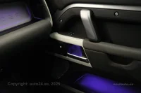 Land Rover Defender SE X-Dynamic 3 147kW thumbnail