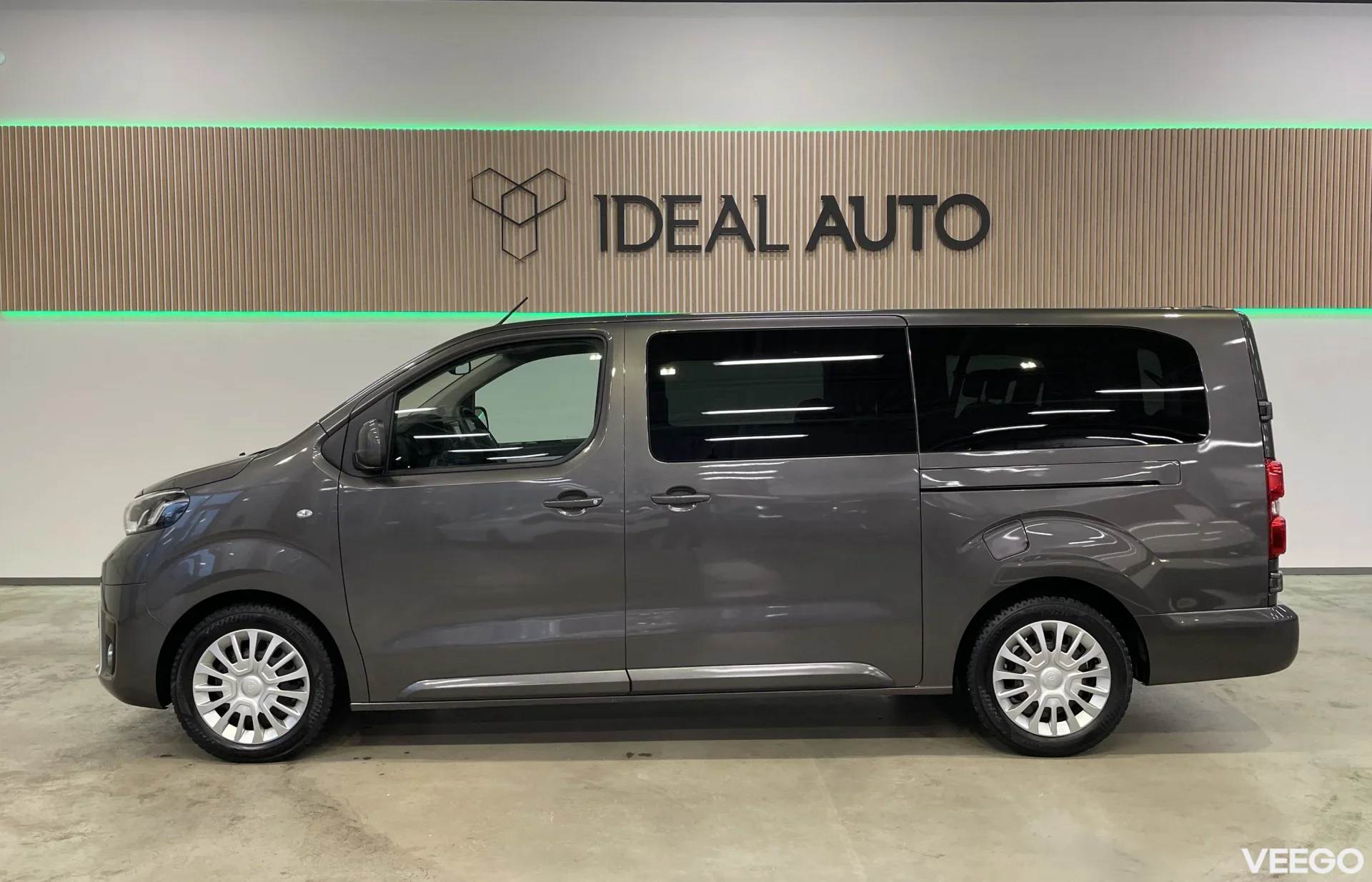 Toyota Proace Verso Long Double side door Shuttle 130kW