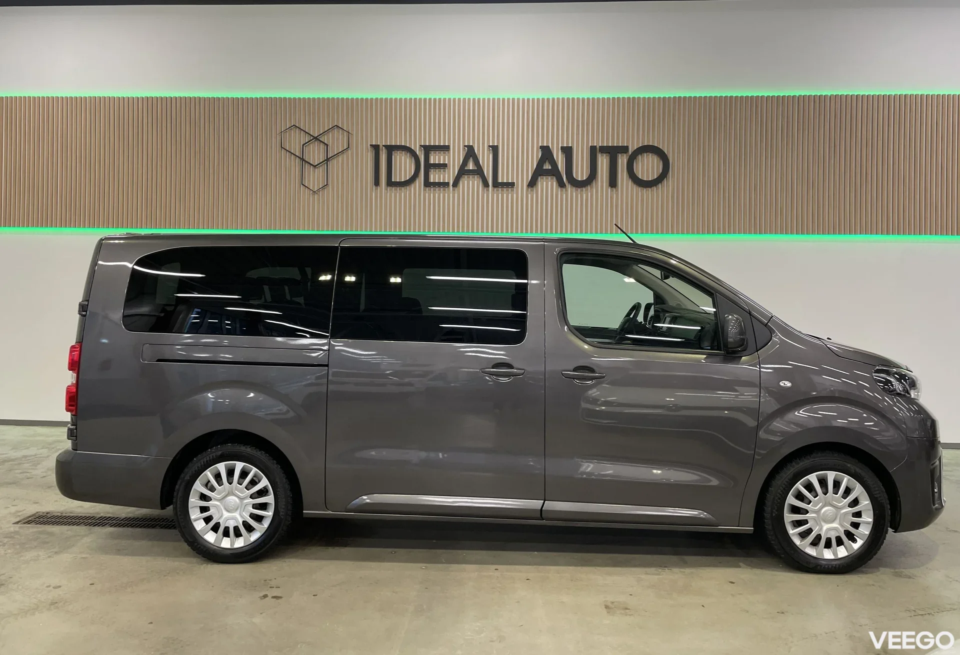 Toyota Proace Verso Long Double side door Shuttle 130kW