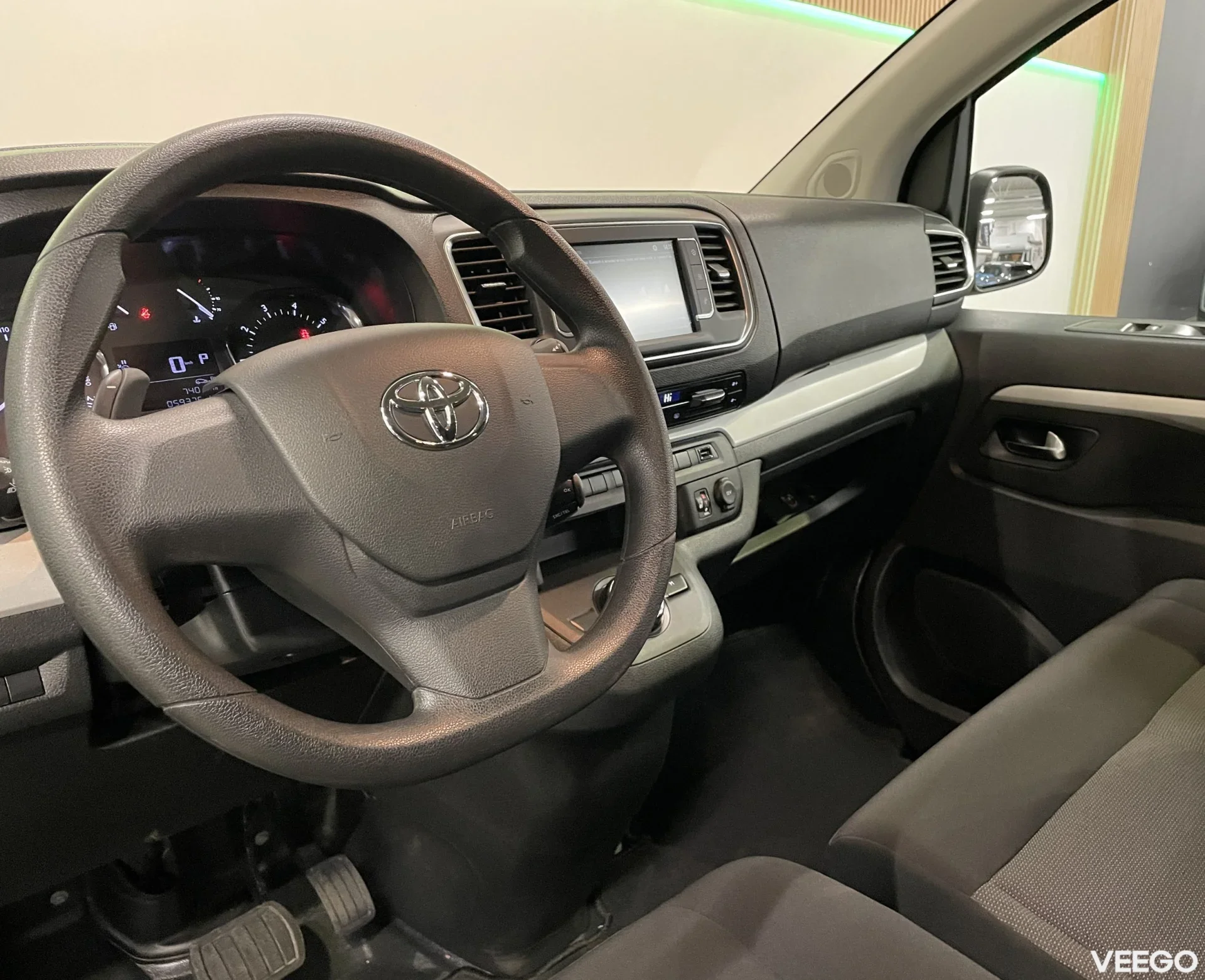 Toyota Proace Verso Long Double side door Shuttle 130kW