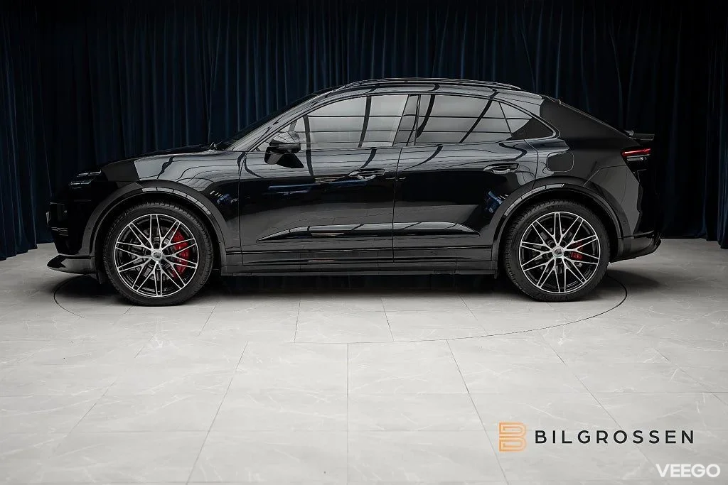 Porsche Macan Turbo Electric 585hk Burmester Hud P-Disp MOMS 430kW