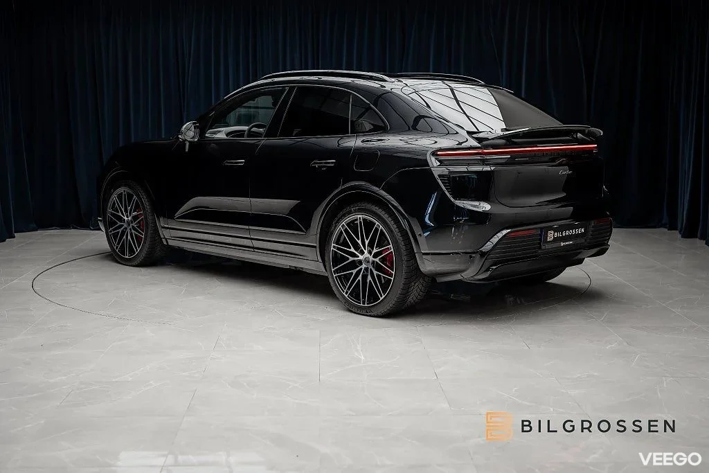 Porsche Macan Turbo Electric 585hk Burmester Hud P-Disp MOMS 430kW