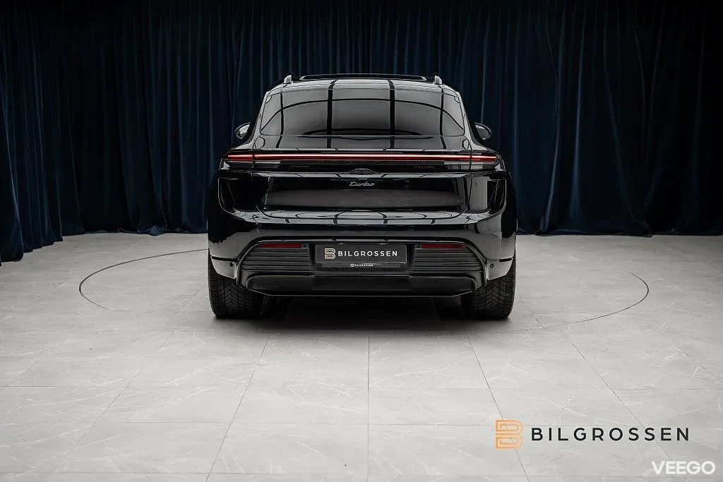 Porsche Macan Turbo Electric 585hk Burmester Hud P-Disp MOMS 430kW