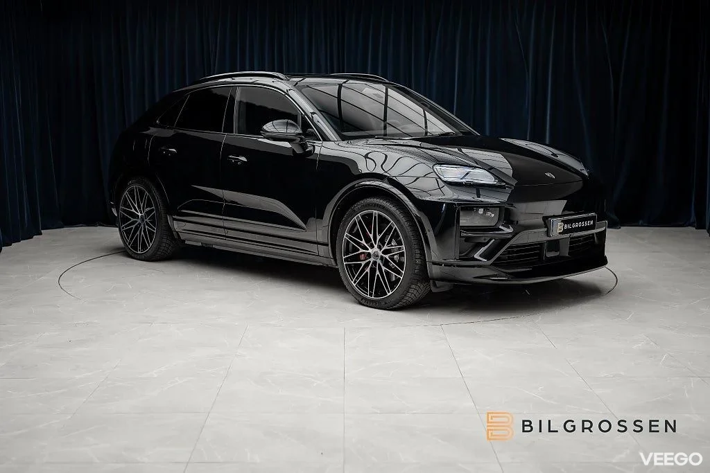 Porsche Macan Turbo Electric 585hk Burmester Hud P-Disp MOMS 430kW