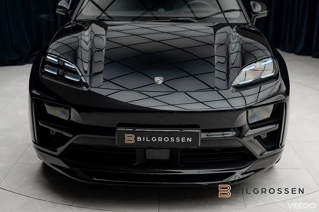 Porsche Macan Turbo Electric 585hk Burmester Hud P-Disp MOMS 430kW