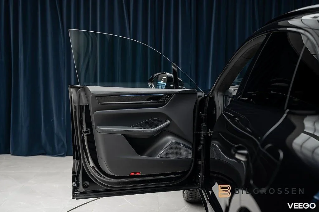 Porsche Macan Turbo Electric 585hk Burmester Hud P-Disp MOMS 430kW