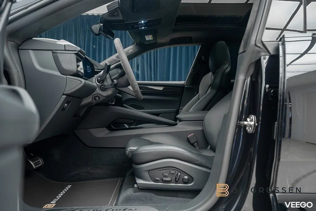 Porsche Macan Turbo Electric 585hk Burmester Hud P-Disp MOMS 430kW