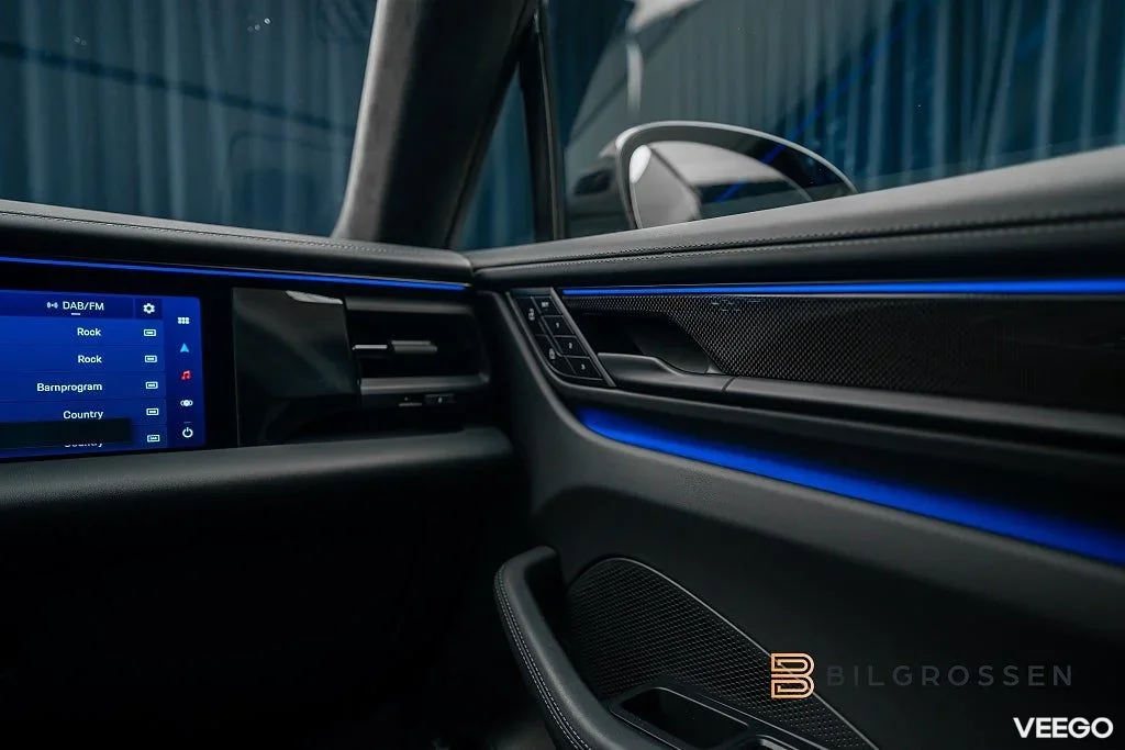 Porsche Macan Turbo Electric 585hk Burmester Hud P-Disp MOMS 430kW