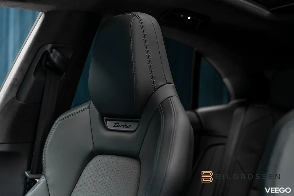 Porsche Macan Turbo Electric 585hk Burmester Hud P-Disp MOMS 430kW