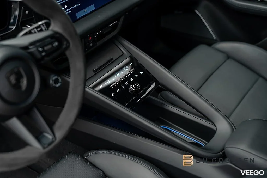 Porsche Macan Turbo Electric 585hk Burmester Hud P-Disp MOMS 430kW