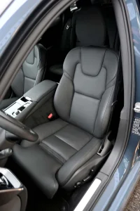 Volvo V60 AWD T6 H&K DARK PLUS XENIUM INTELLI SAFE PRO 2 293kW thumbnail