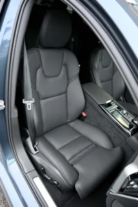 Volvo V60 AWD T6 H&K DARK PLUS XENIUM INTELLI SAFE PRO 2 293kW thumbnail