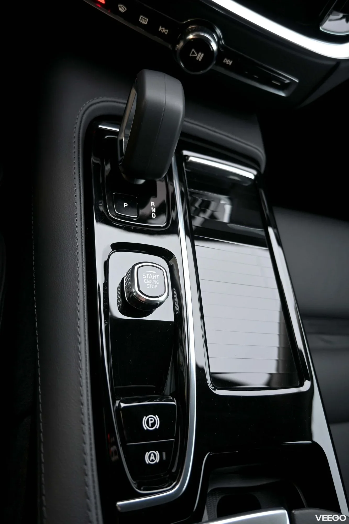 Volvo V60 AWD T6 H&K DARK PLUS XENIUM INTELLI SAFE PRO 2 293kW