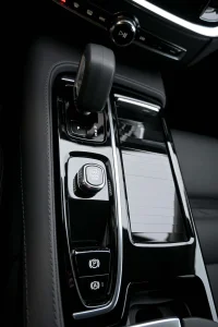Volvo V60 AWD T6 H&K DARK PLUS XENIUM INTELLI SAFE PRO 2 293kW thumbnail