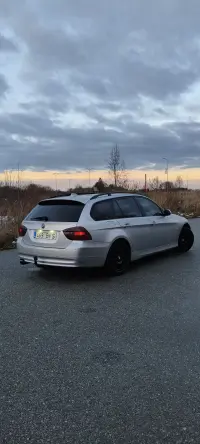 BMW 320 2.0 130kW thumbnail