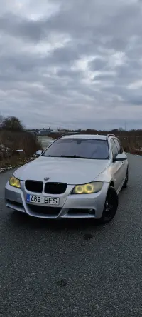 BMW 320 2.0 130kW thumbnail