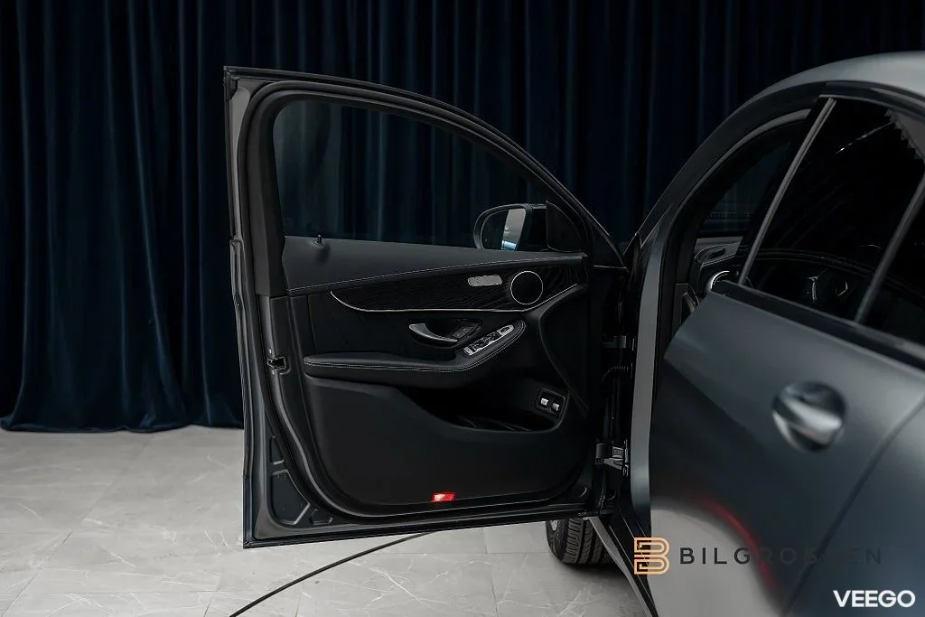 Mercedes-Benz GLC200 300 e Coupé 4MATIC AMG Line Taklucka Night 235kW