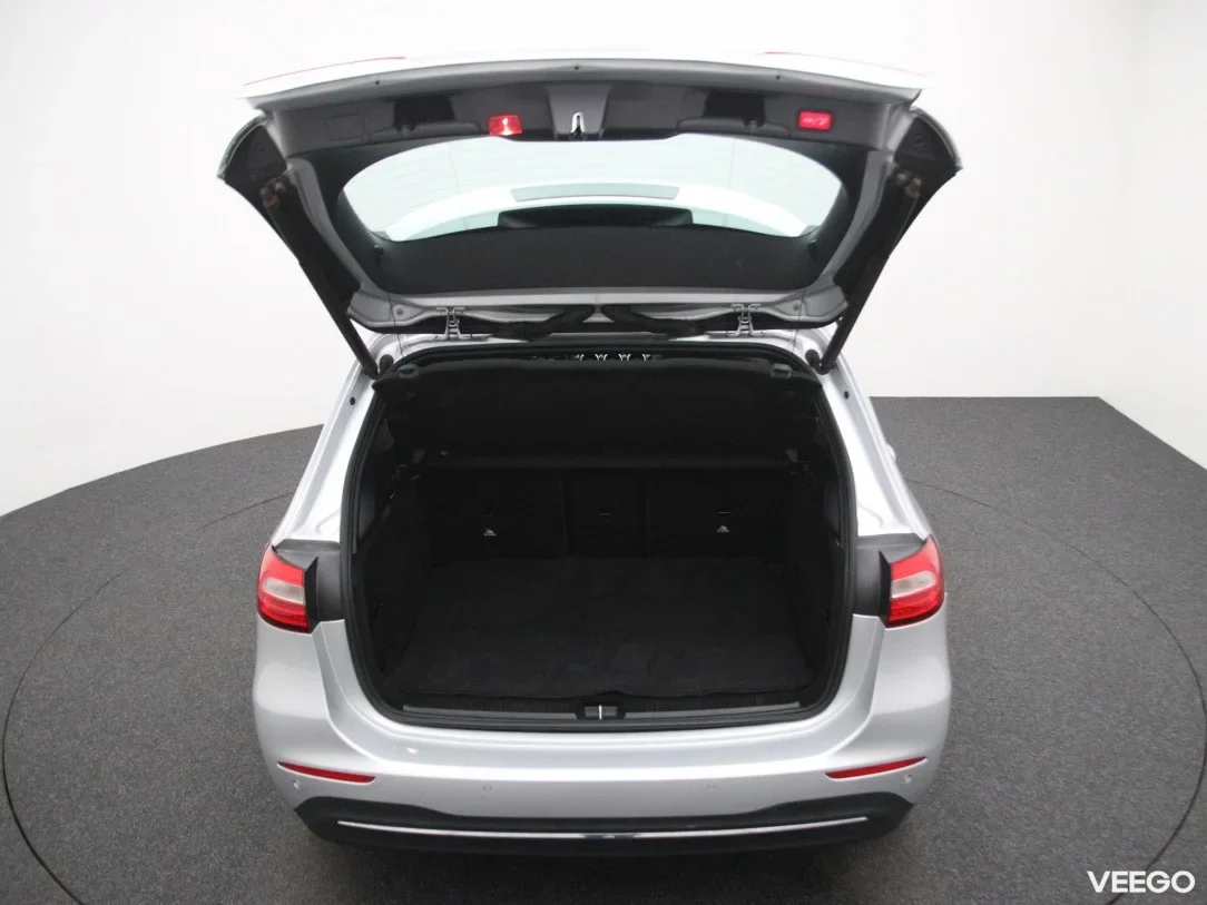 Mercedes-Benz B180 1.3 100kW