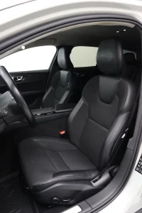 Volvo V60 Cross Country AWD D4 Intelli 2 140kW thumbnail