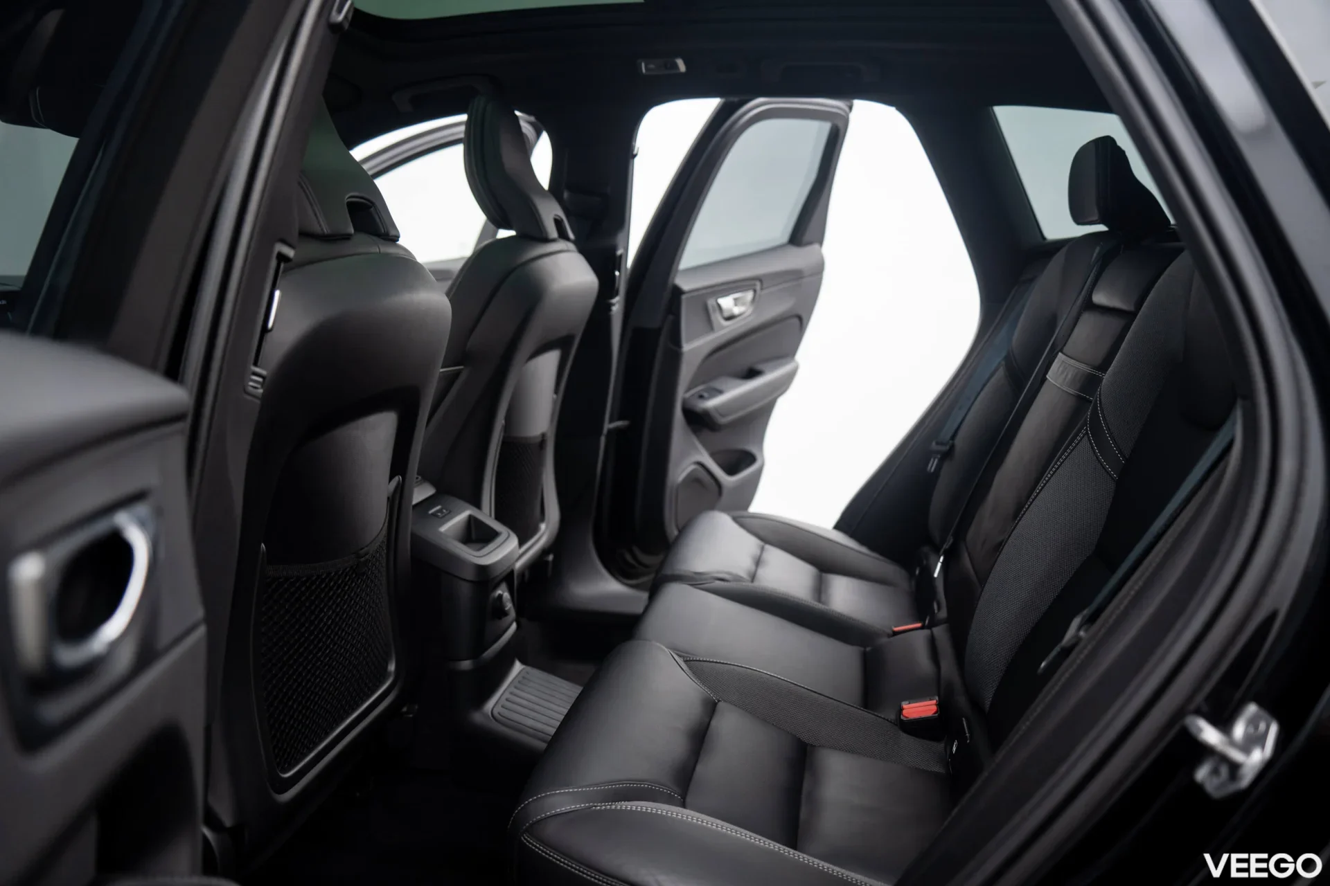 Volvo XC60 T8 Recharge R-Design AWD 2.0 288kW