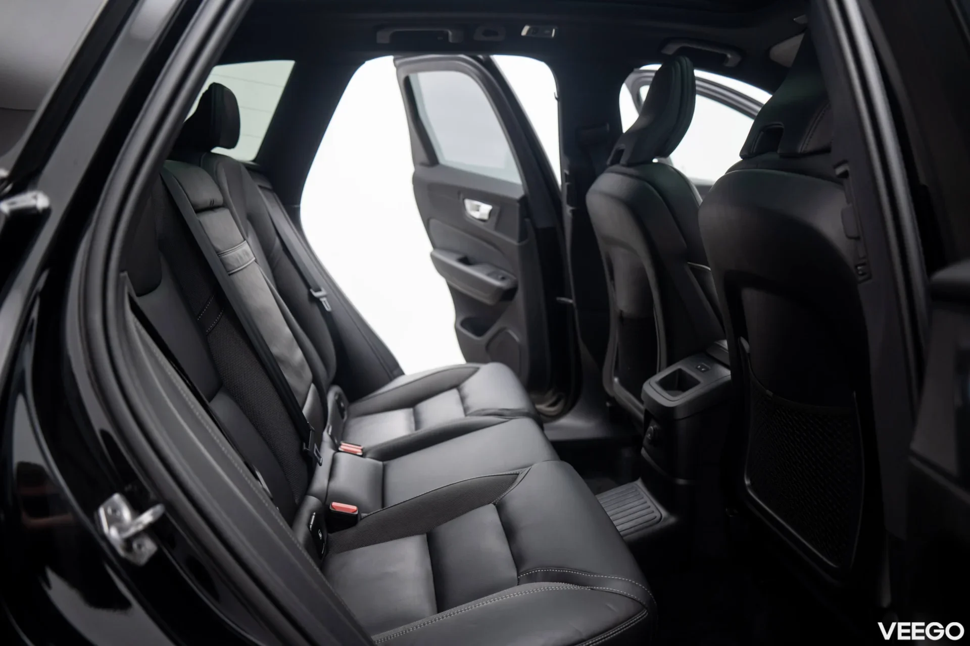 Volvo XC60 T8 Recharge R-Design AWD 2.0 288kW