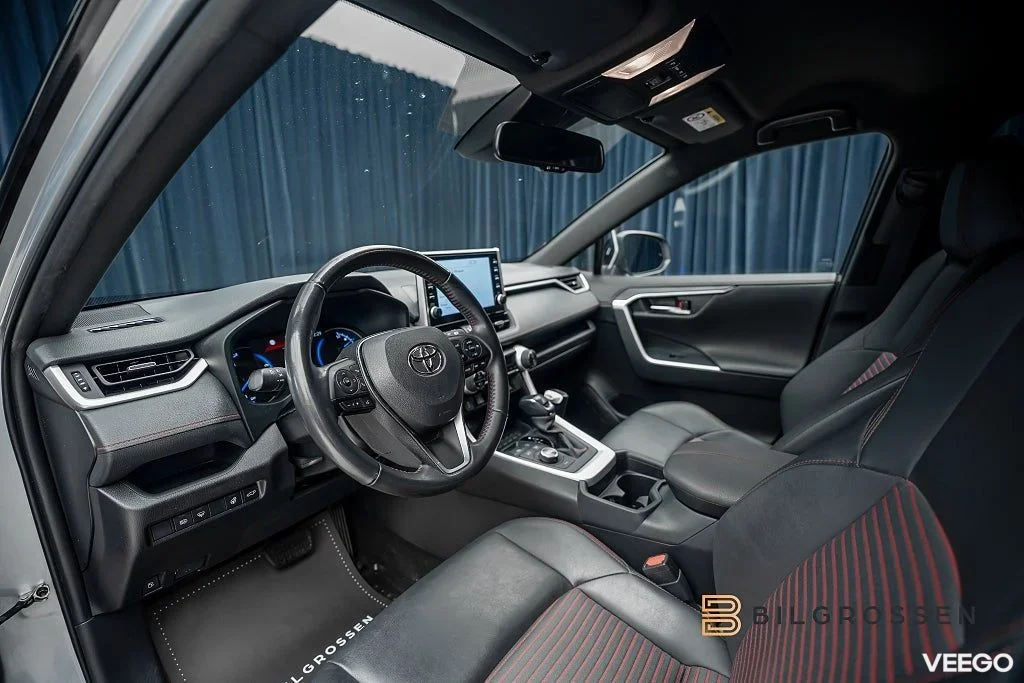 Toyota RAV4 Plug in AWD-i 306hk Style Drag B-Kamera MOMS 225kW