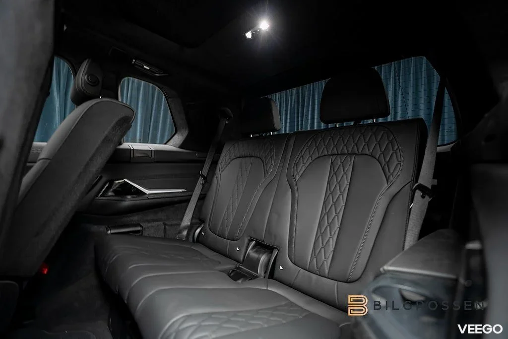 BMW X7 M60i xDrive M Sport Pro Executive SkyLounge B&W 390kW