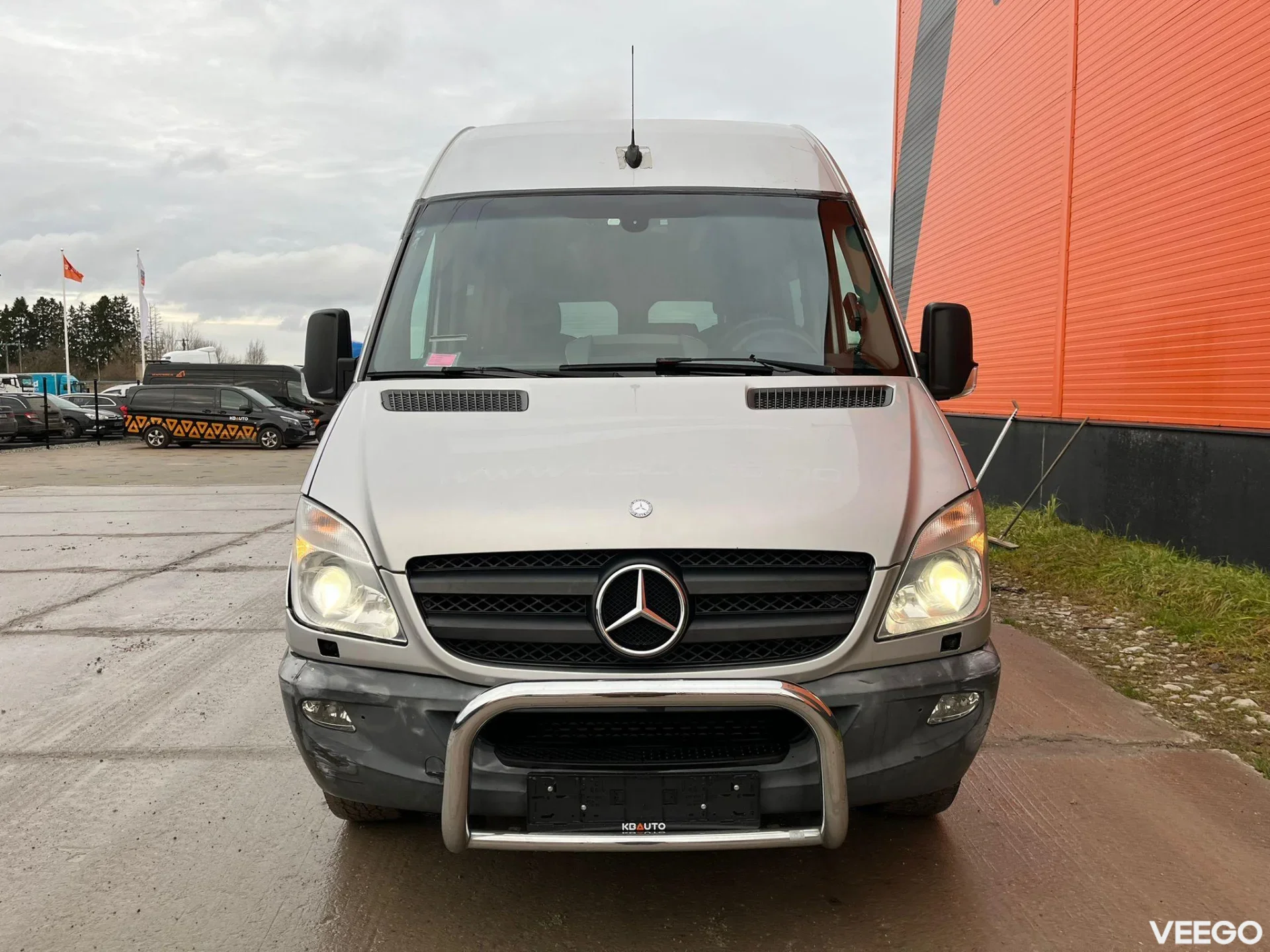 Mercedes-Benz Sprinter 13+1 SEATS / DRIVER AC 120kW