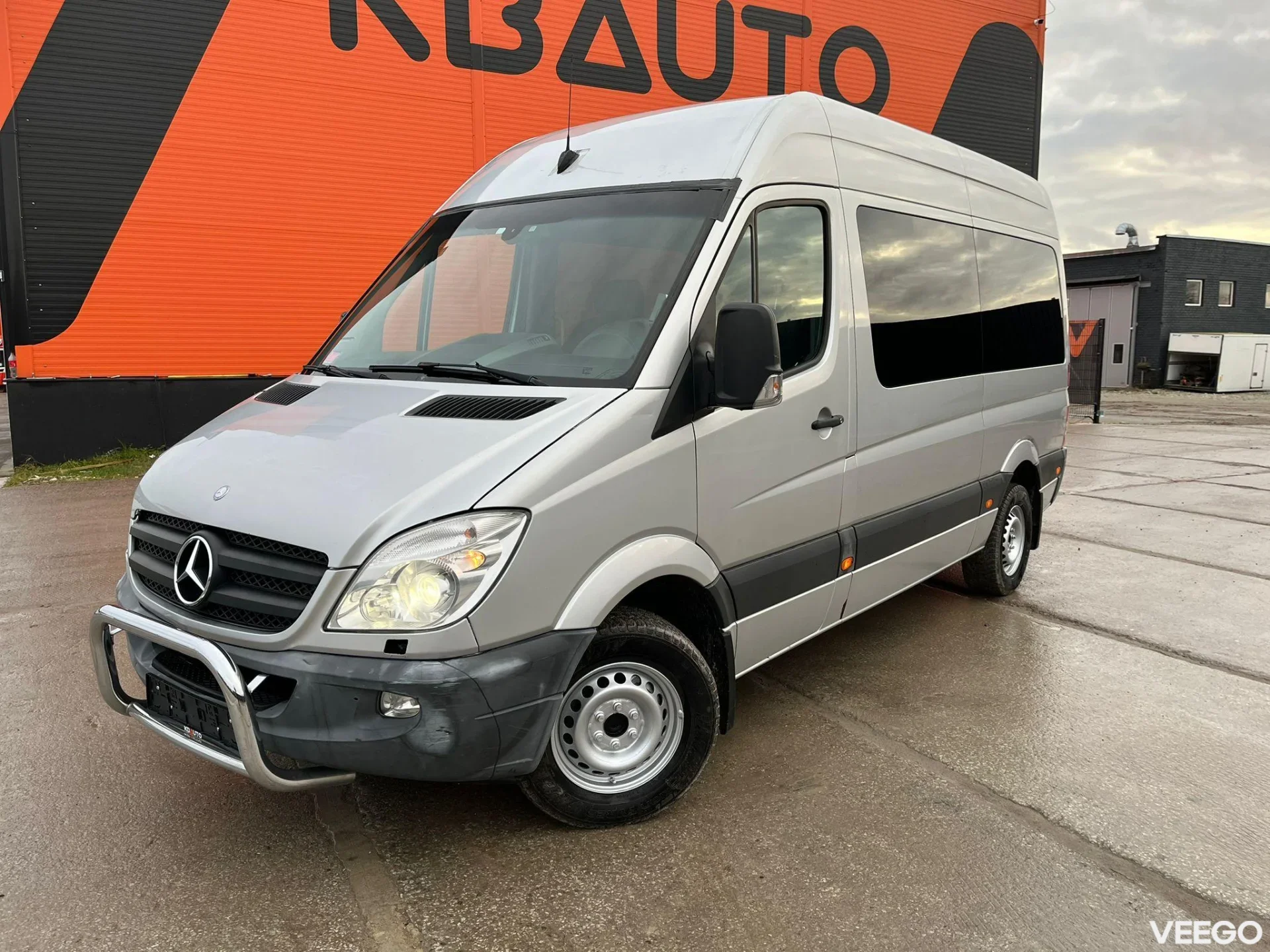 Mercedes-Benz Sprinter 13+1 SEATS / DRIVER AC 120kW