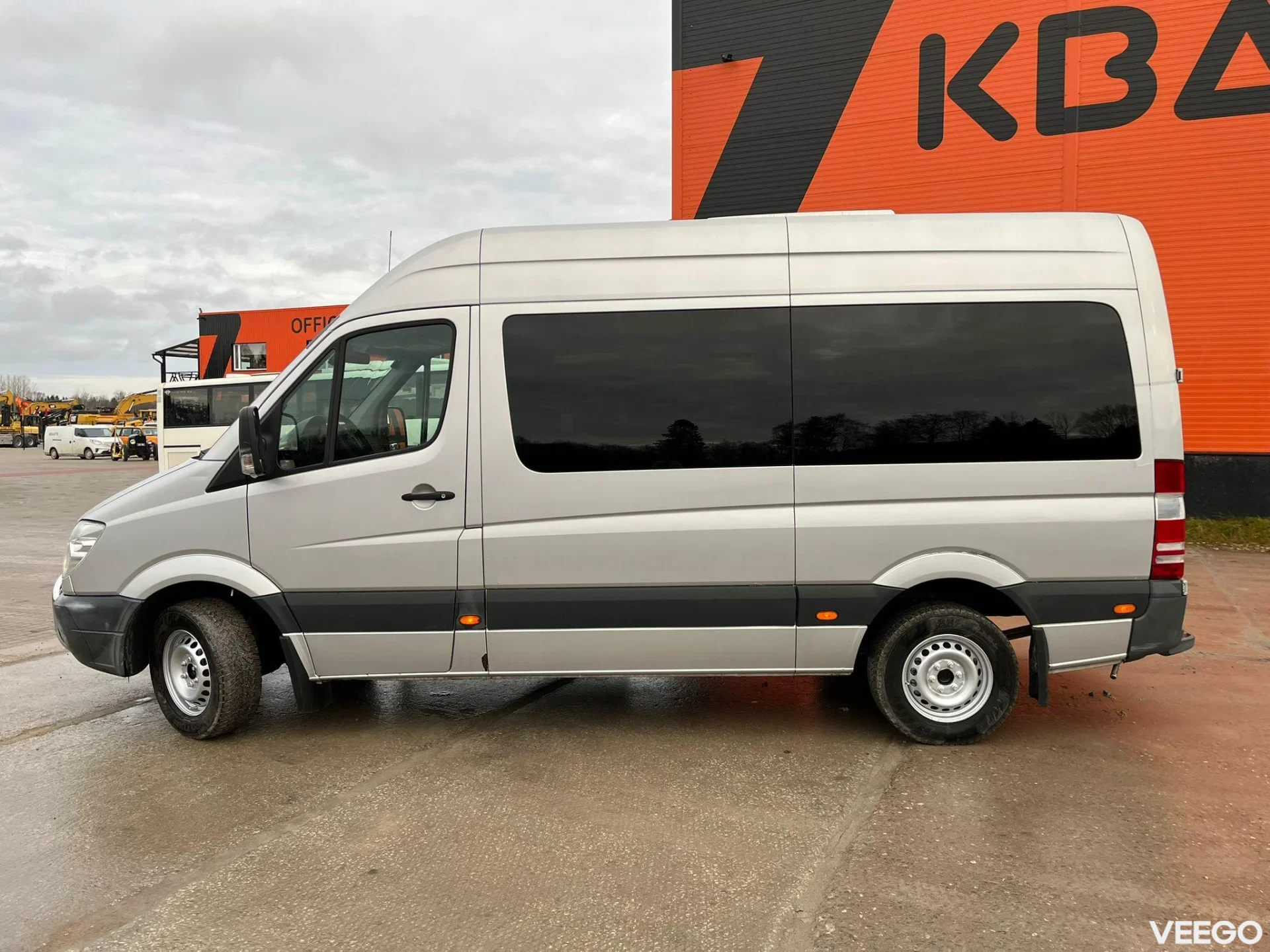 Mercedes-Benz Sprinter 13+1 SEATS / DRIVER AC 120kW