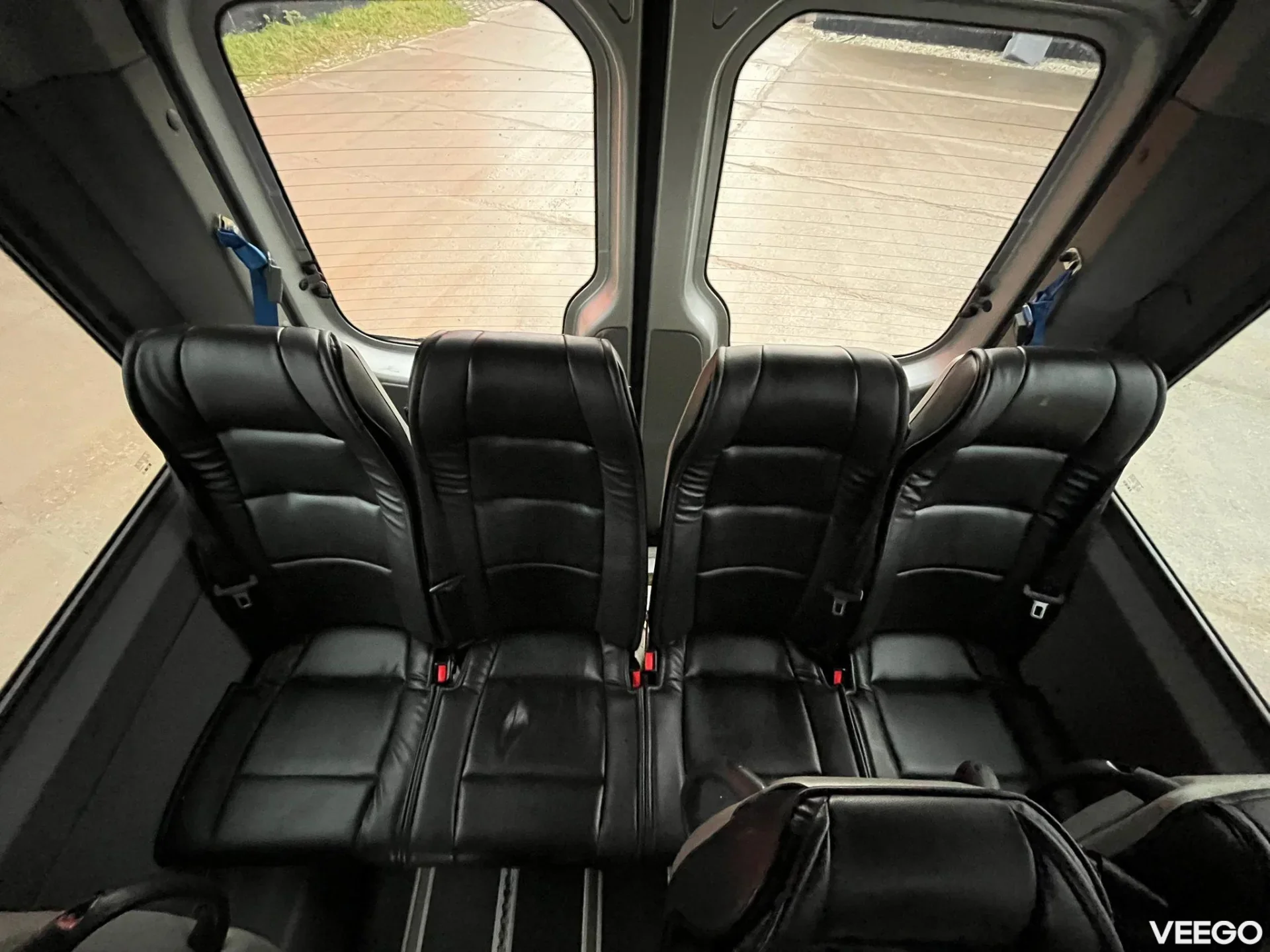Mercedes-Benz Sprinter 13+1 SEATS / DRIVER AC 120kW