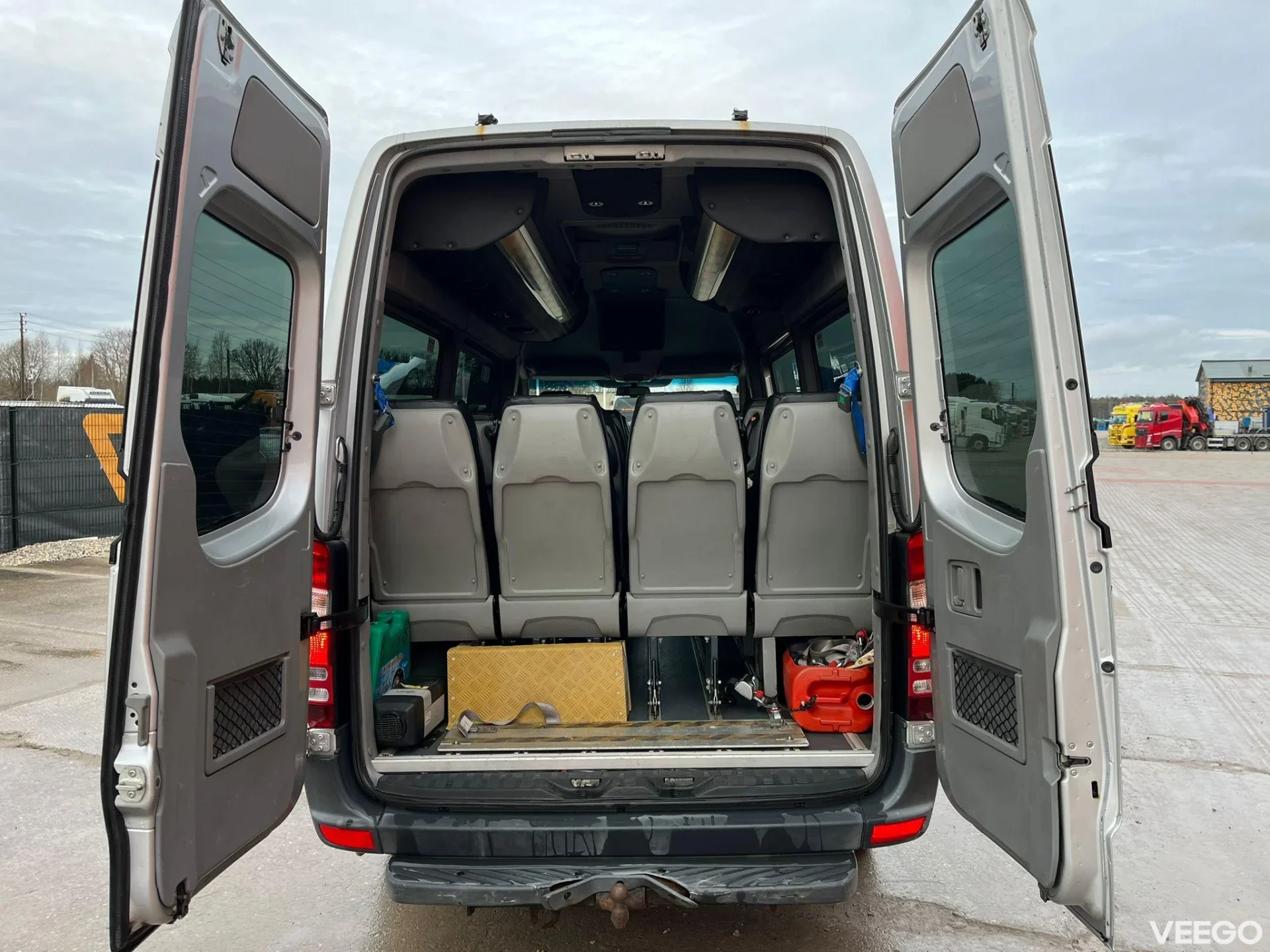 Mercedes-Benz Sprinter 13+1 SEATS / DRIVER AC 120kW