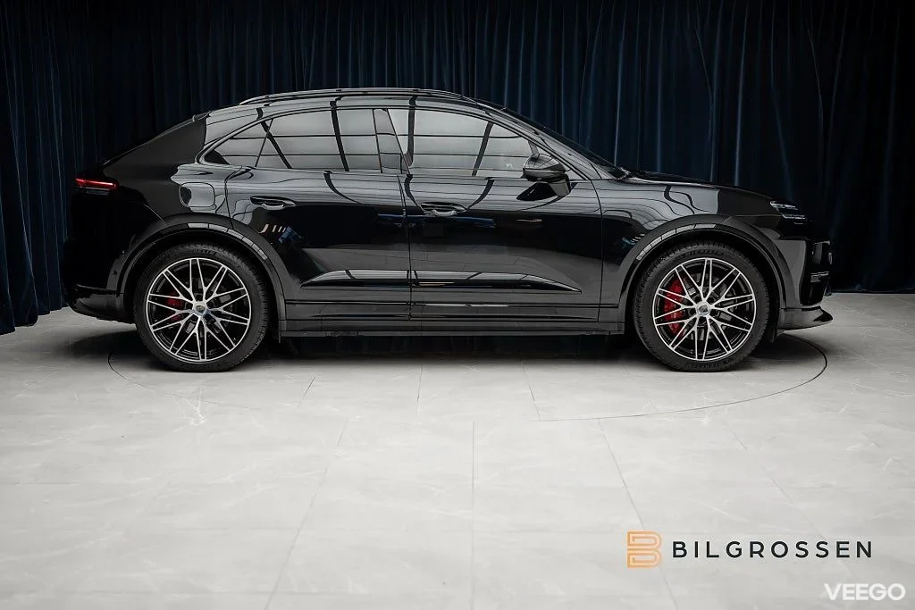 Porsche Macan Turbo Electric 585hk Burmester Hud P-Disp MOMS 430kW