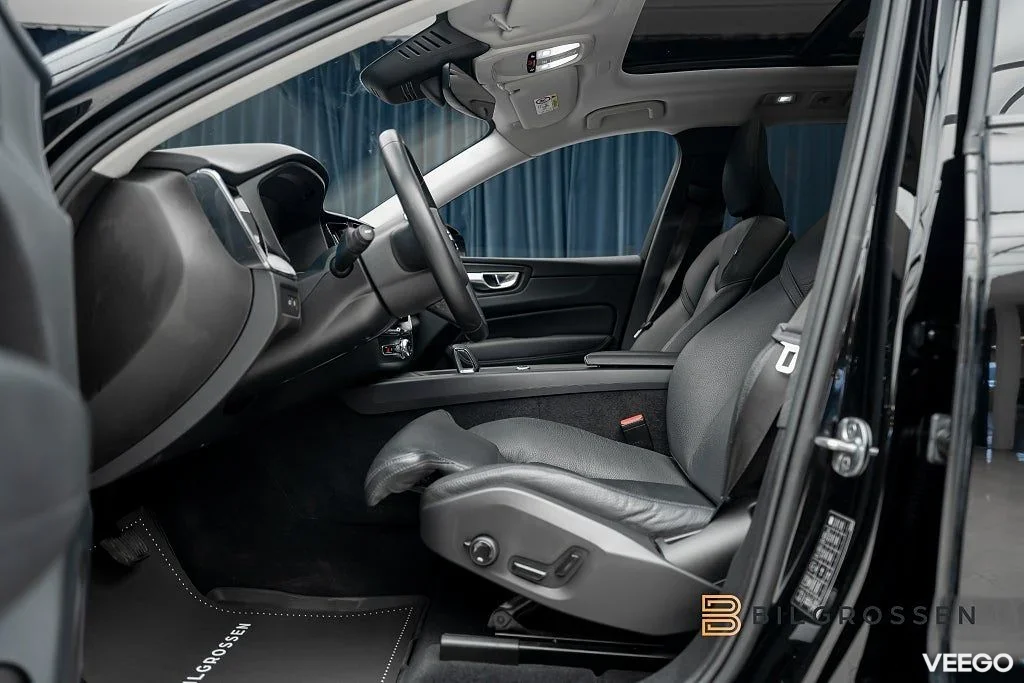 Volvo XC60 Recharge T6 AWD Plus Dark Panorama Drag 257kW