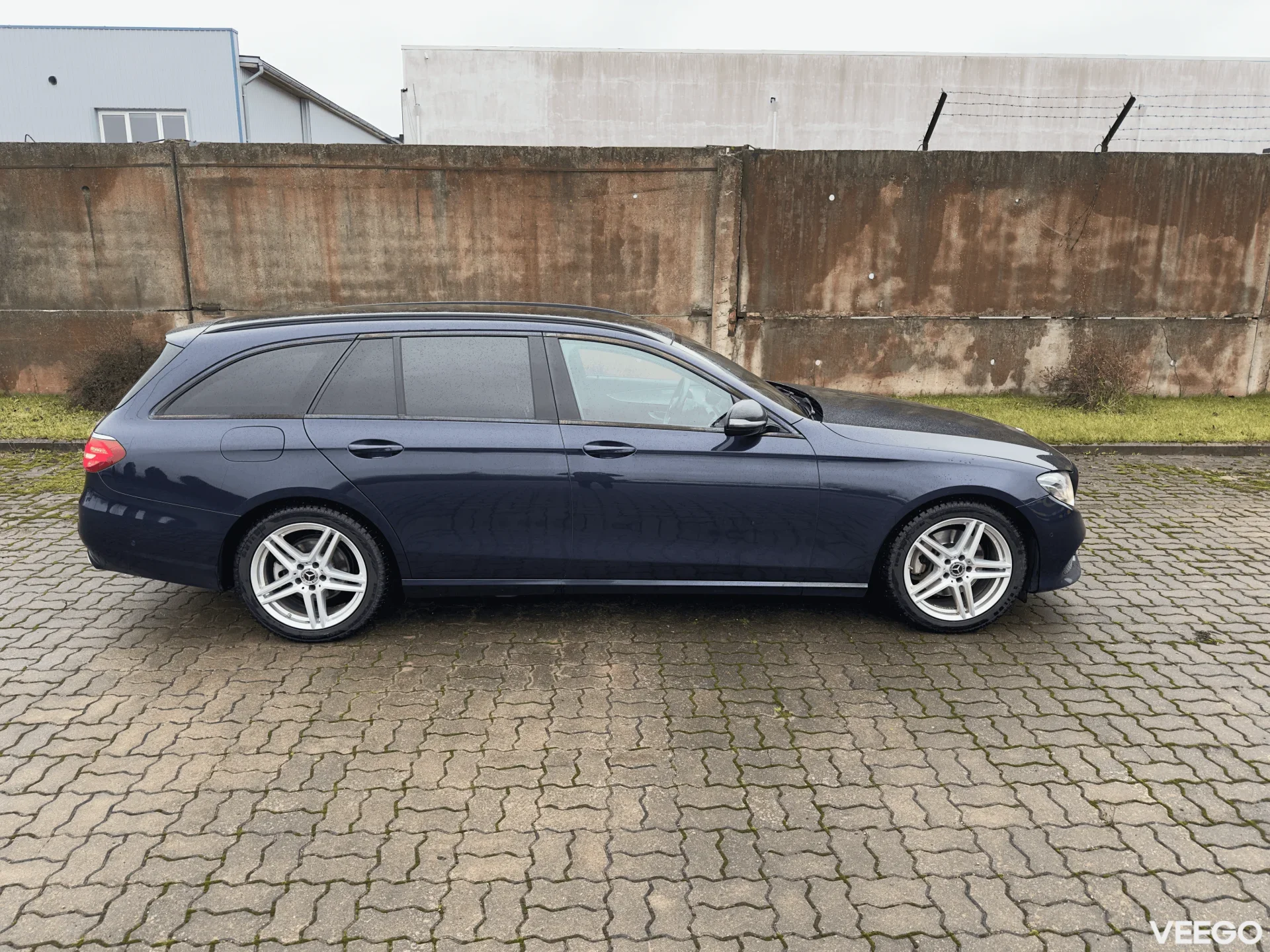 Mercedes-Benz E220 2.0 143kW