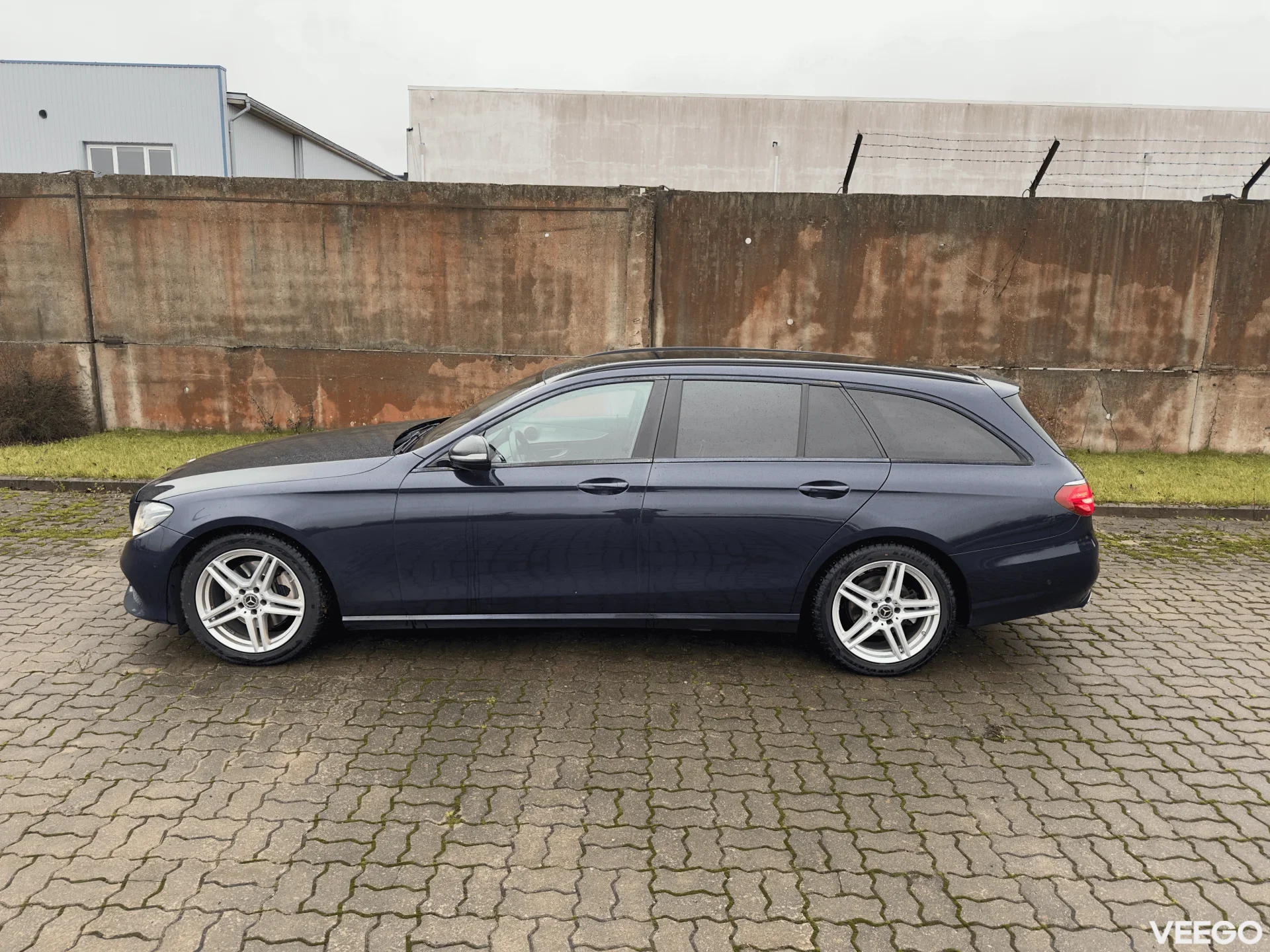 Mercedes-Benz E220 2.0 143kW