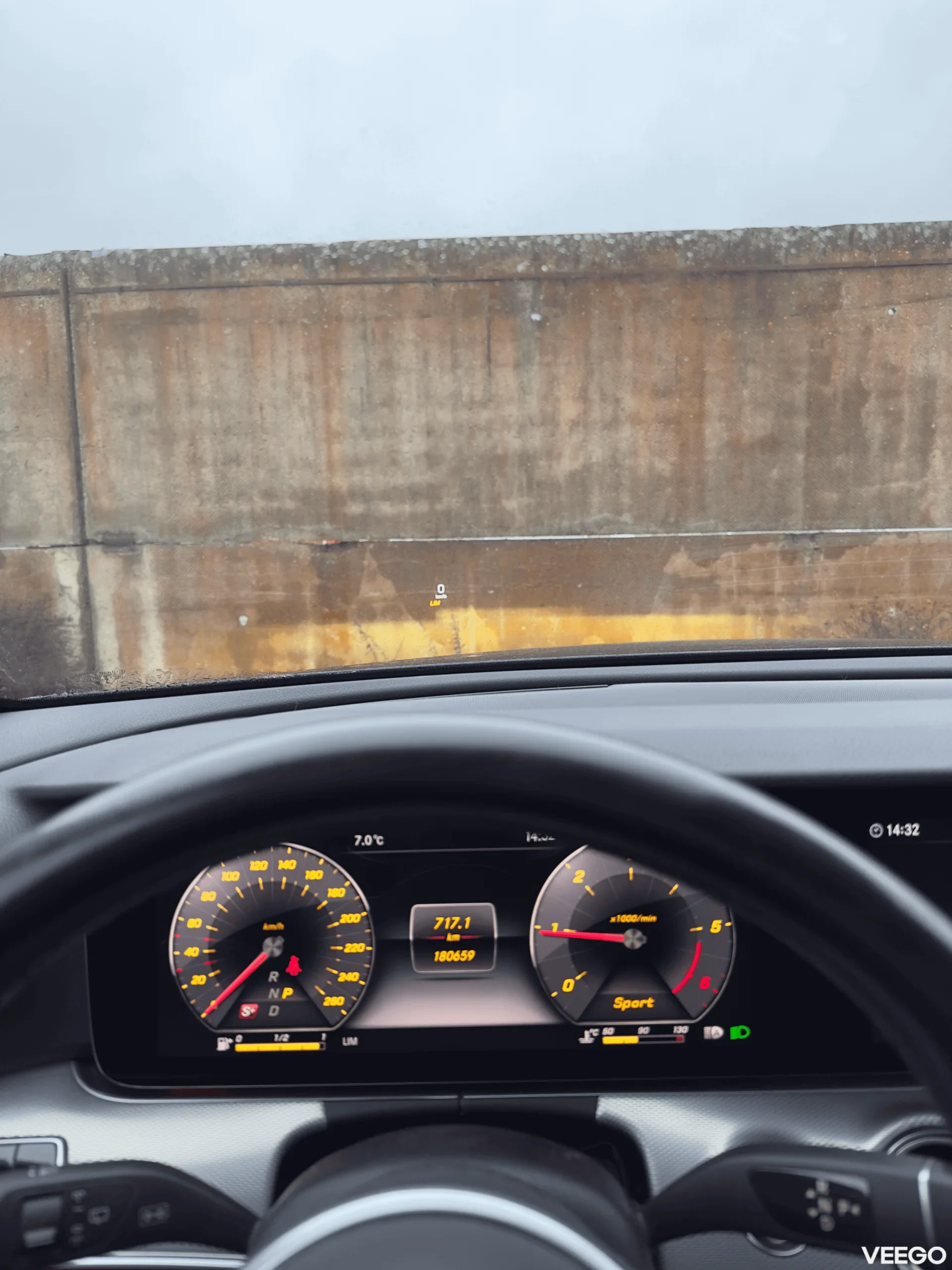 Mercedes-Benz E220 2.0 143kW