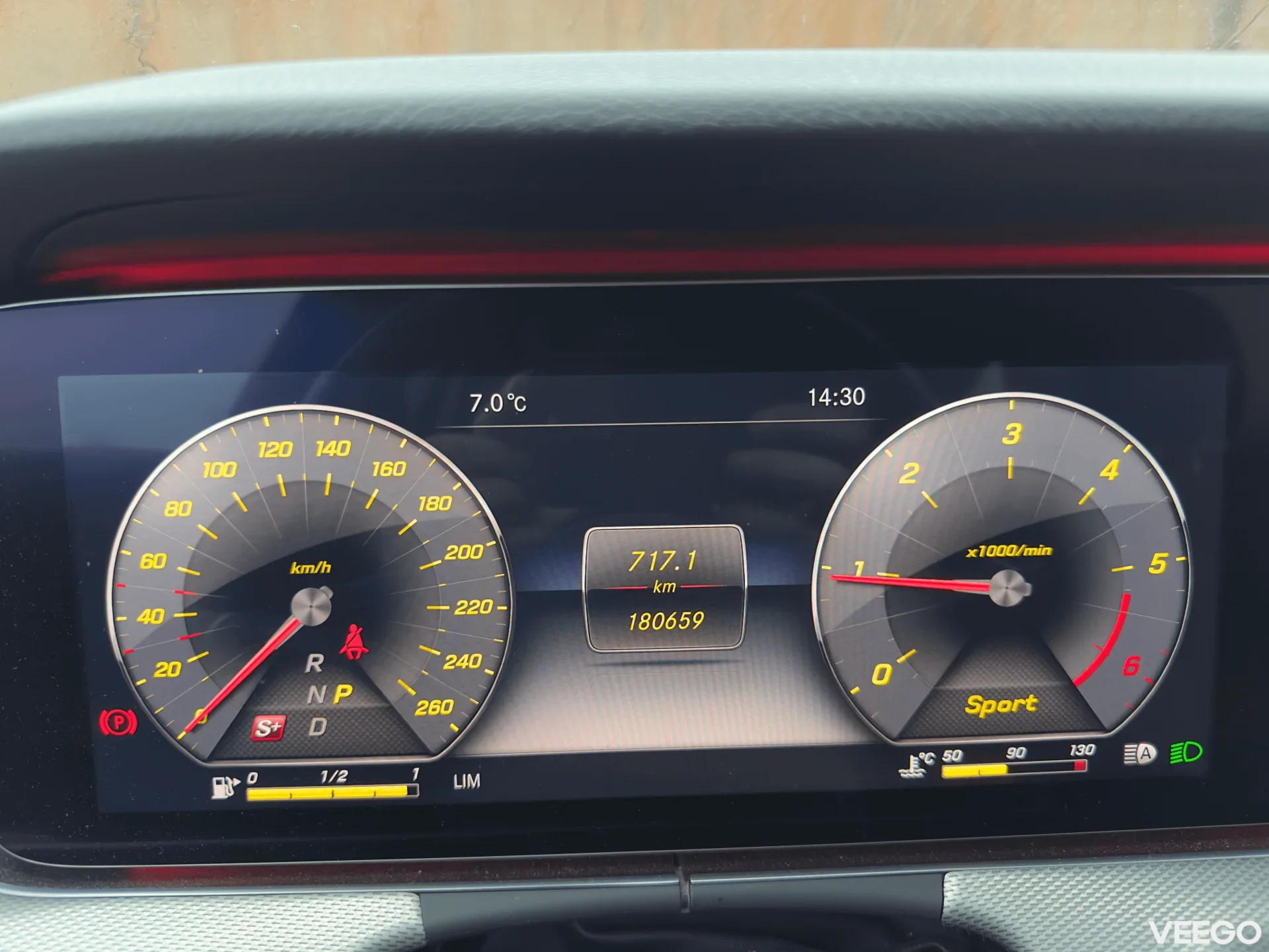 Mercedes-Benz E220 2.0 143kW