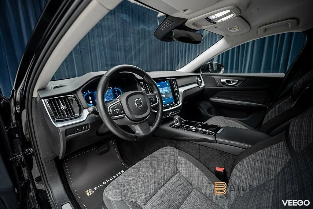 Volvo V60 Recharge T6 AWD 350hk Core Edition P-värmare 257kW