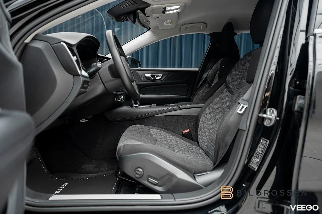 Volvo V60 Recharge T6 AWD 350hk Core Edition P-värmare 257kW