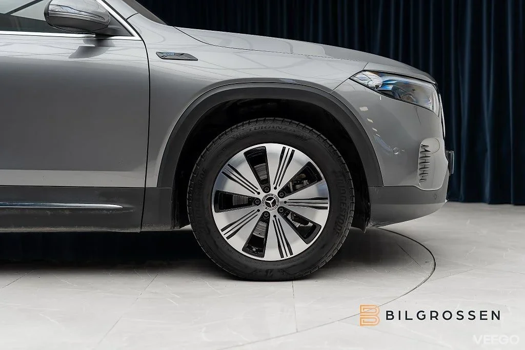 Mercedes-Benz EQB 300 4MATIC Progressive Värmare Kamera 168kW