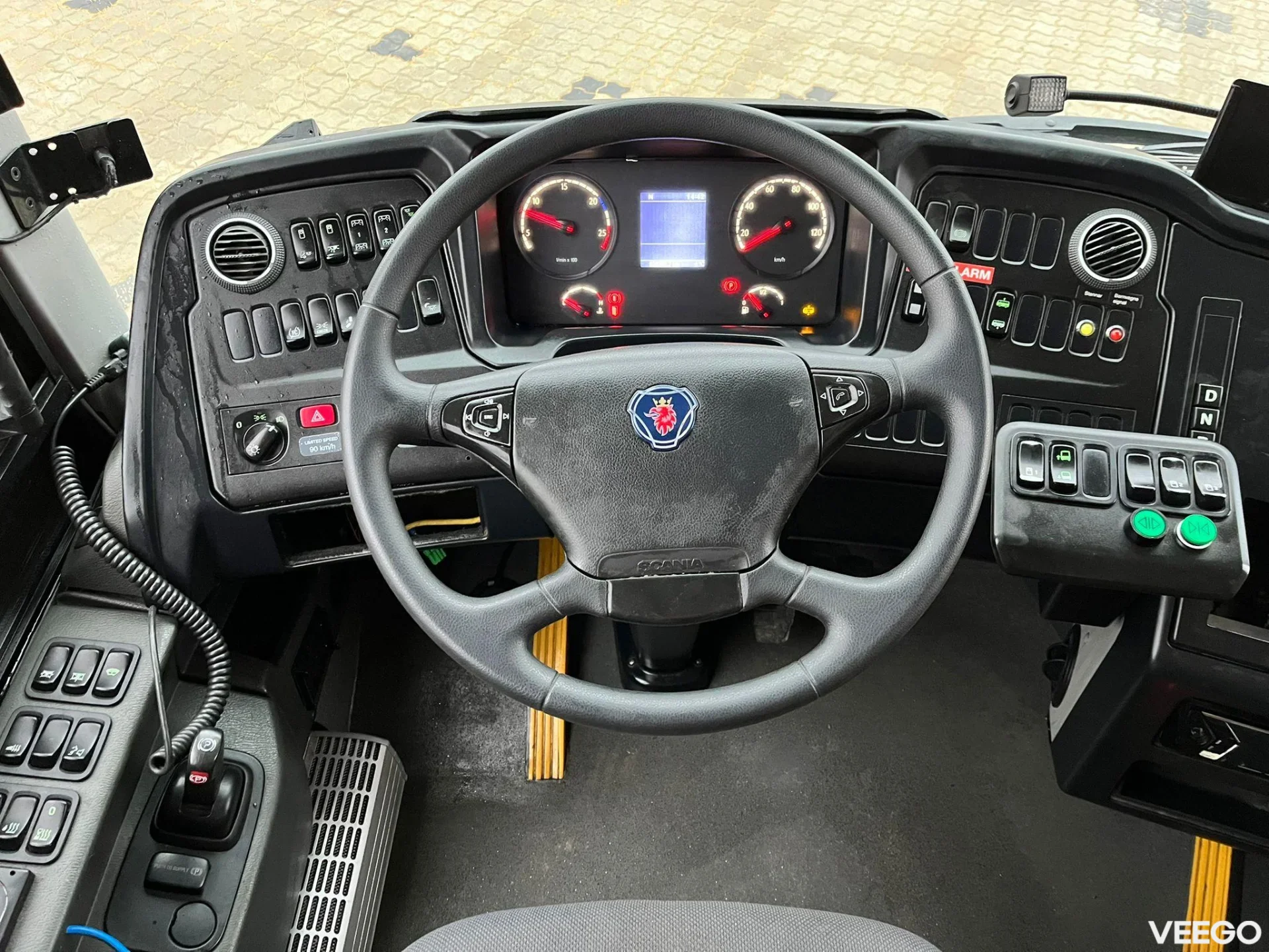 Scania K 320 CLASS 2 INTERCITY / AC / AUXILIARY HEATING / 11 units available 235kW