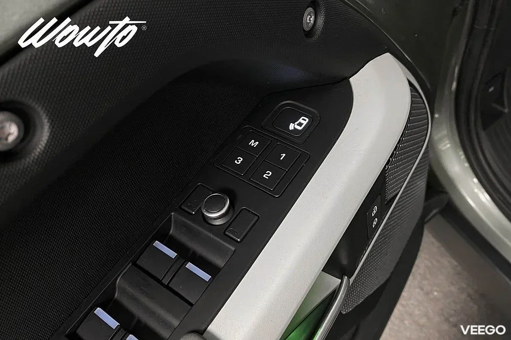 Land Rover Defender 110 D200 /Värmare /360 /Meridian/Se Spec 147kW