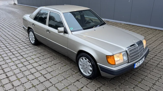 Image of Mercedes-Benz 230 W124 2.3 97kW