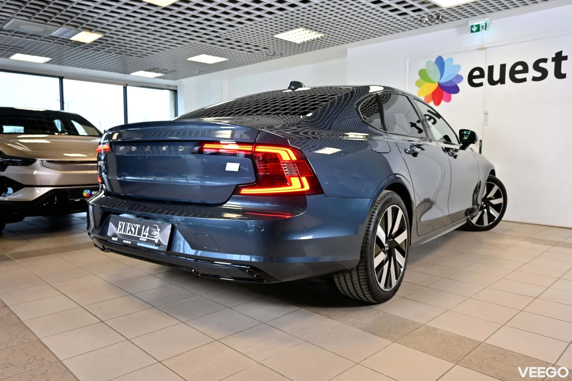 Volvo S90 AWD T8 B&W ULTIMATE DARK XENIUM INTELLI SAFE FULL 2 335kW