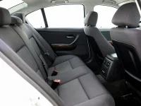 BMW 320 2.0 121kW thumbnail